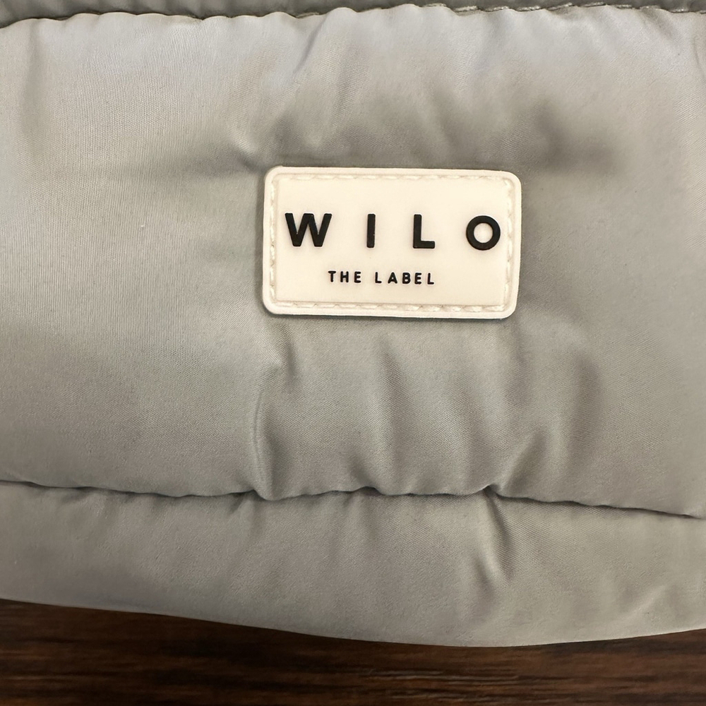 Wilo the Label Puffer Travel Bag Light Green with Adjustable Crossbody Strap - Picture 3 of 8